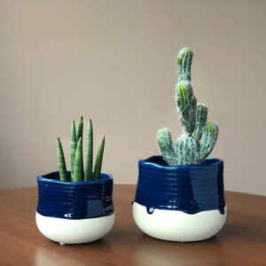 doniczki ceramiczne z zaciekami
