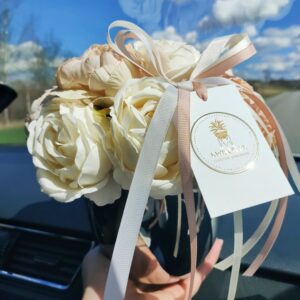 flowerbox w ceramice, bukiet ecru róże i piwonie