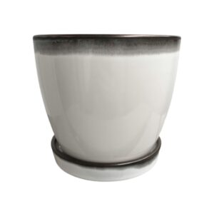 biała doniczka ceramiczna z podstawkiem